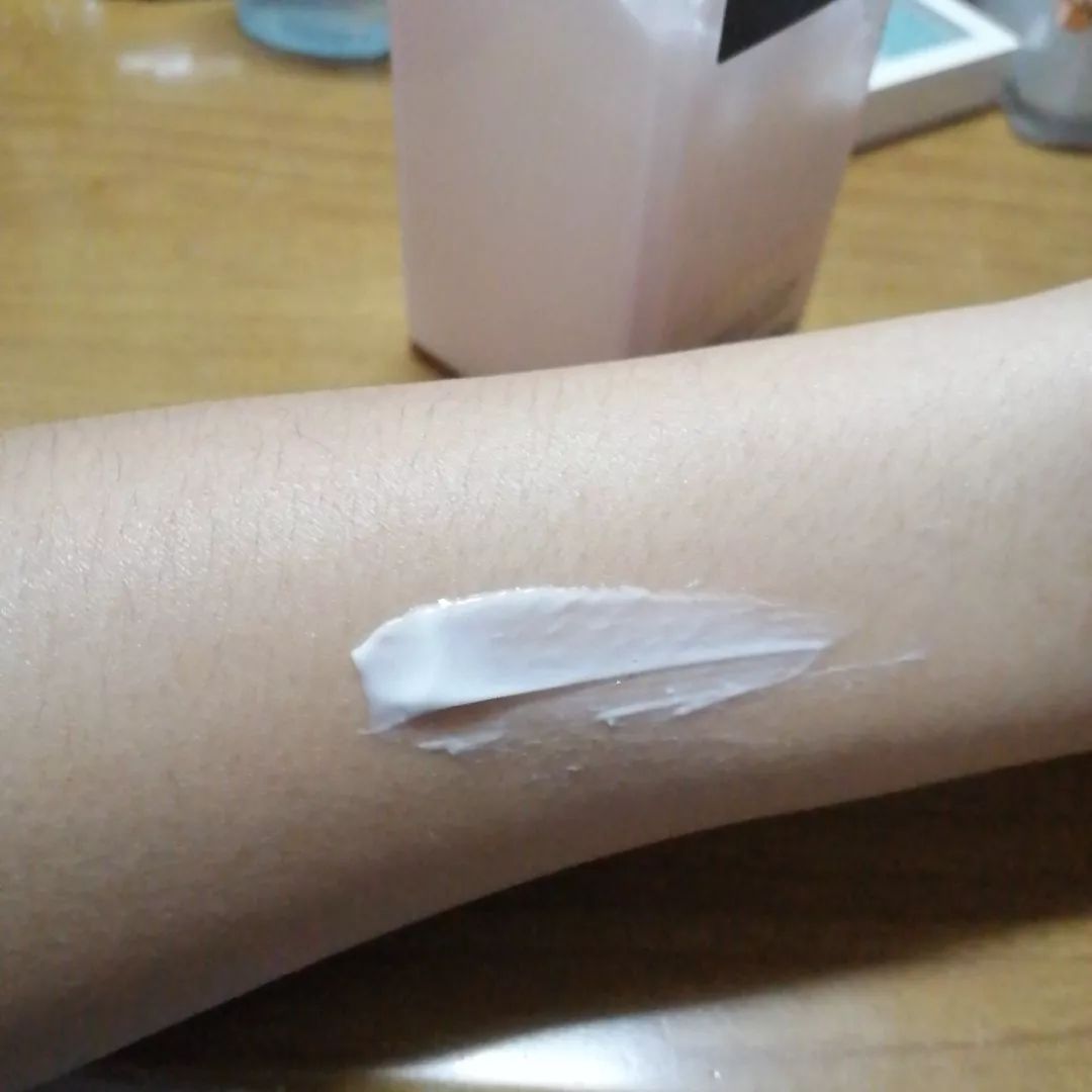脱毛前一天可以涂身体乳吗(脱完毛第二天可以涂身体乳吗)