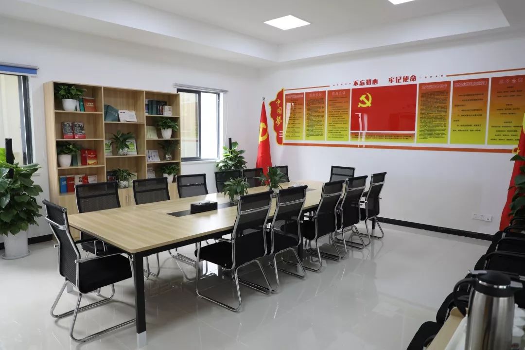 党员活动室经过三个月的连续作战,项目部目前已基本完成了现场临建