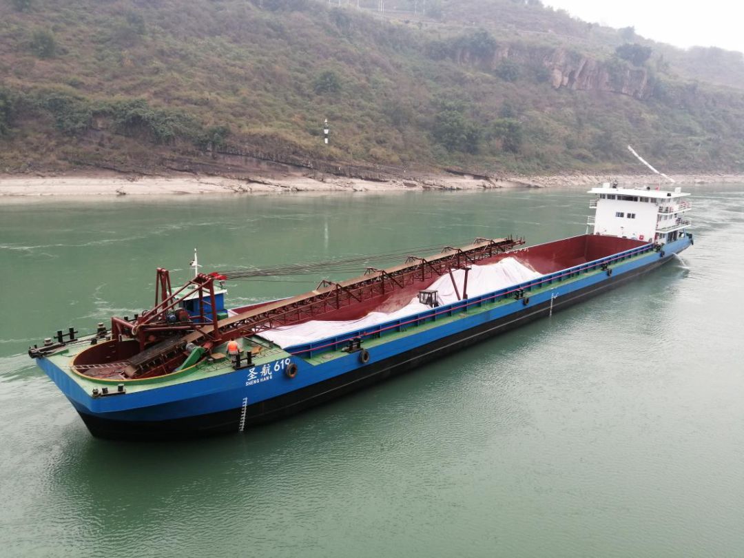 向家坝升船机推荐船首航顺利过坝