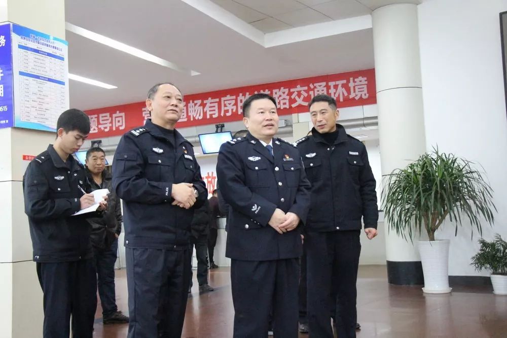 局党委副书记,常务副局长陈关华,局党委委员,政治部主任黄萍,局党委