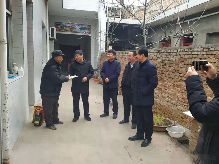 兴平赵村址坊头:送温暖 献爱心 促脱贫