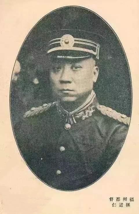 然后给失去丈夫的华世琦写信以示安慰,又每个月给她寄生活费,还帮她的