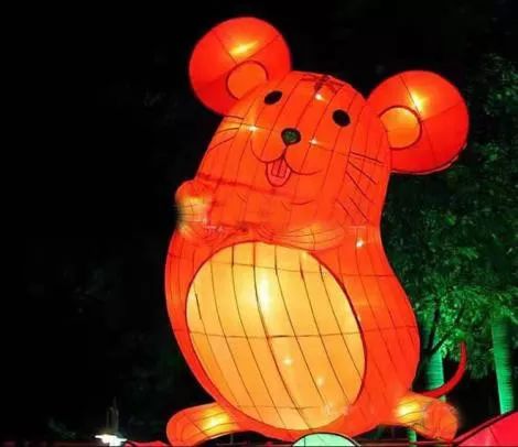 王屋老街装饰一新 鼠年春节找寻久违的年味儿_灯笼