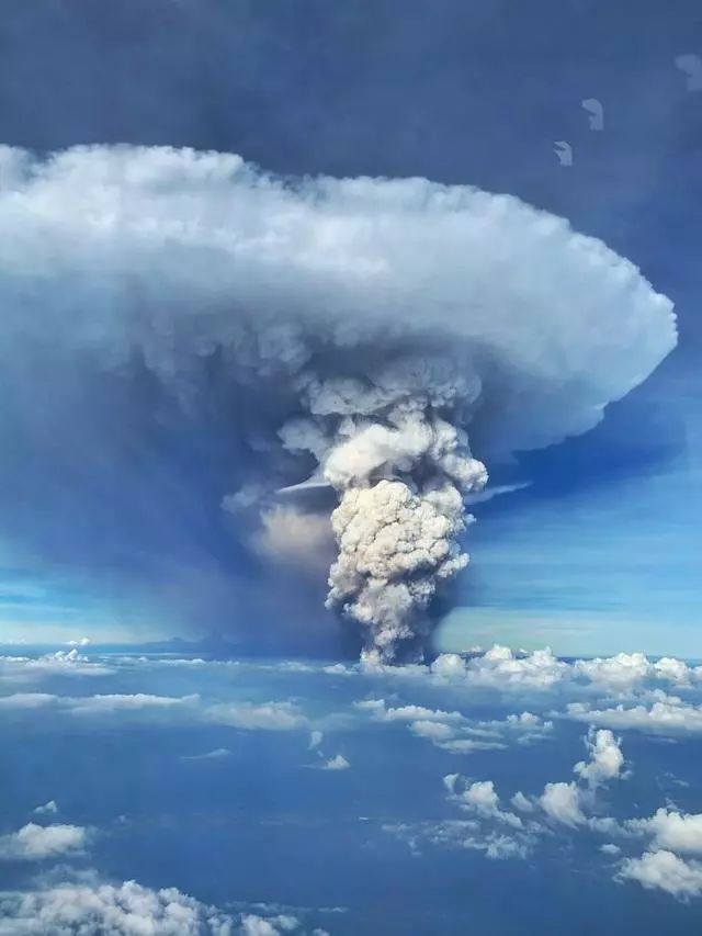 12张菲火山爆发照片场面犹如原子弹爆炸图5正在举行婚礼