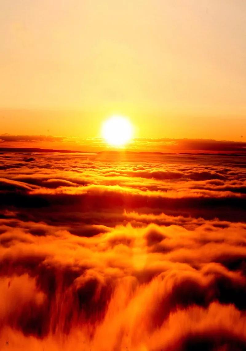 你去昆仑山,想到看雾,日出,你最好选前一天下雨,第二天晴天没有风