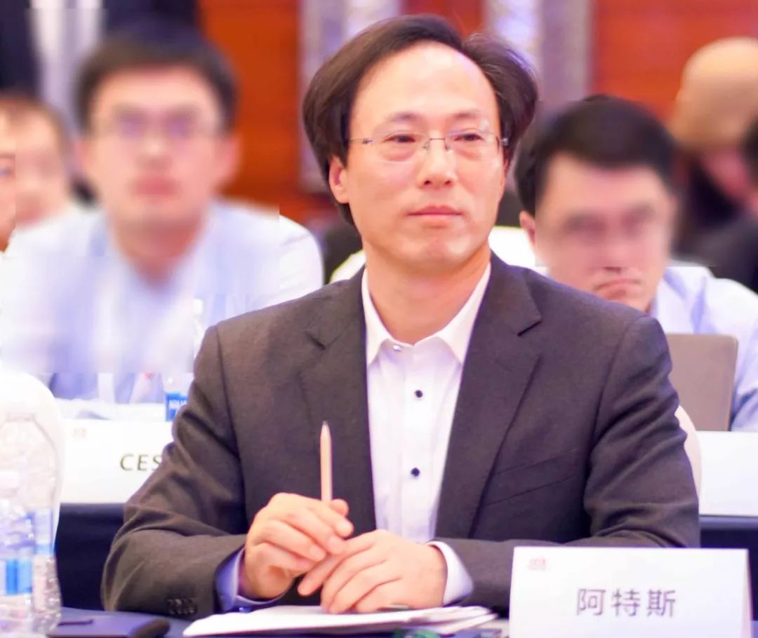 阿特斯阳光电力集团有限公司副总裁熊海波要重视光伏补贴问题.