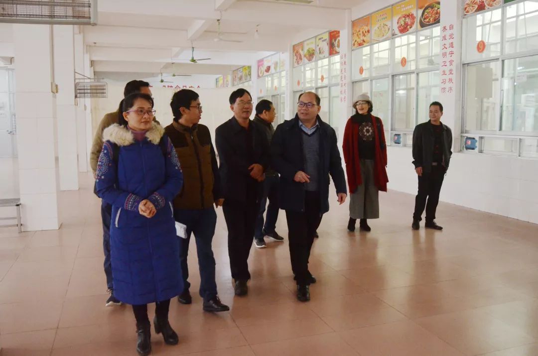 结对帮扶,助力城乡教育均衡发展——南宁外国语学校与周鹿中学开展