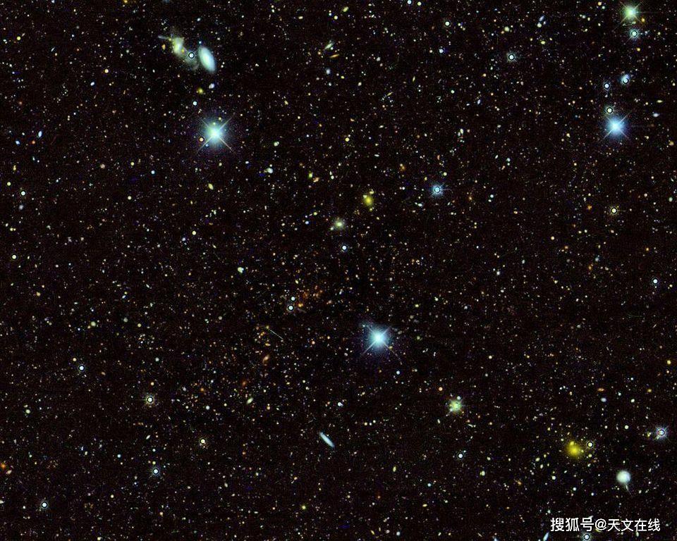 暗能量相机拍摄的埃尔戈多星系团(低亮度),图片中它独立于其他结构而