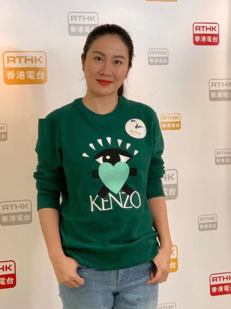 原创39岁叶璇素颜近照曝光反差大打扮朴素腰身显粗遭吐槽像大妈