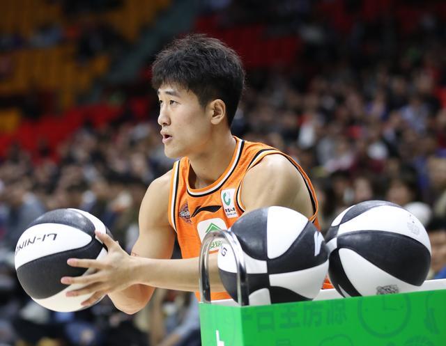 36分7篮板,八一男篮有外援了_付豪