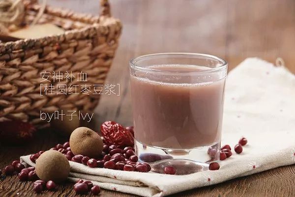 料:红豆60克,桂圆6颗,红枣3颗,粳米10克步骤:1,红豆提前一夜浸泡,红枣