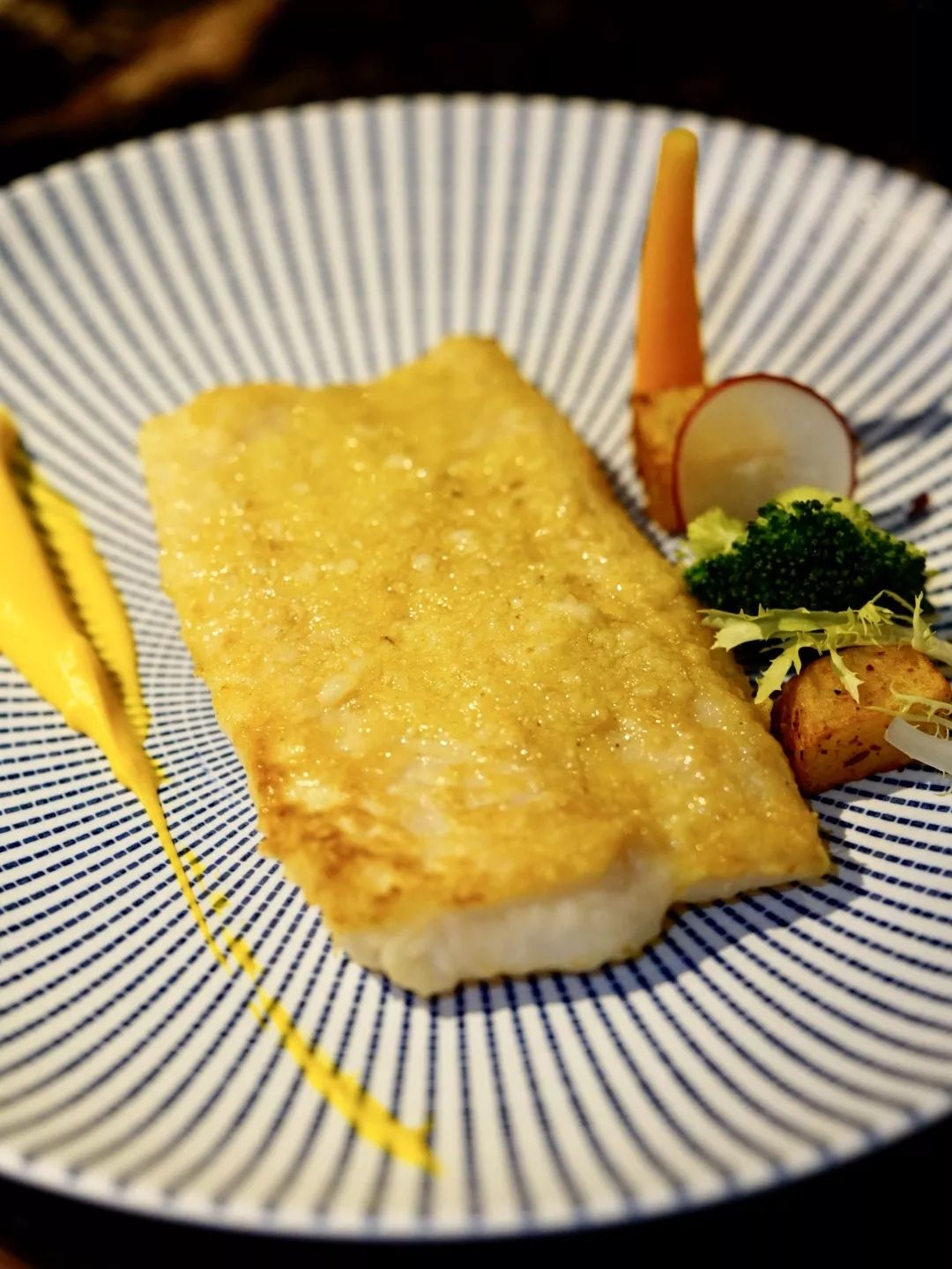 龙利鱼扒五分熟的香烤肩胛牛扒,嫩到爆汁,无需复杂的调味,只需要蘸