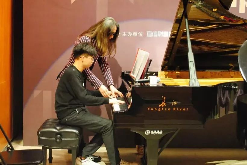 巴丹与罗宁老师也为学员们带来了他们自己的教学心得与指导,通过钢琴