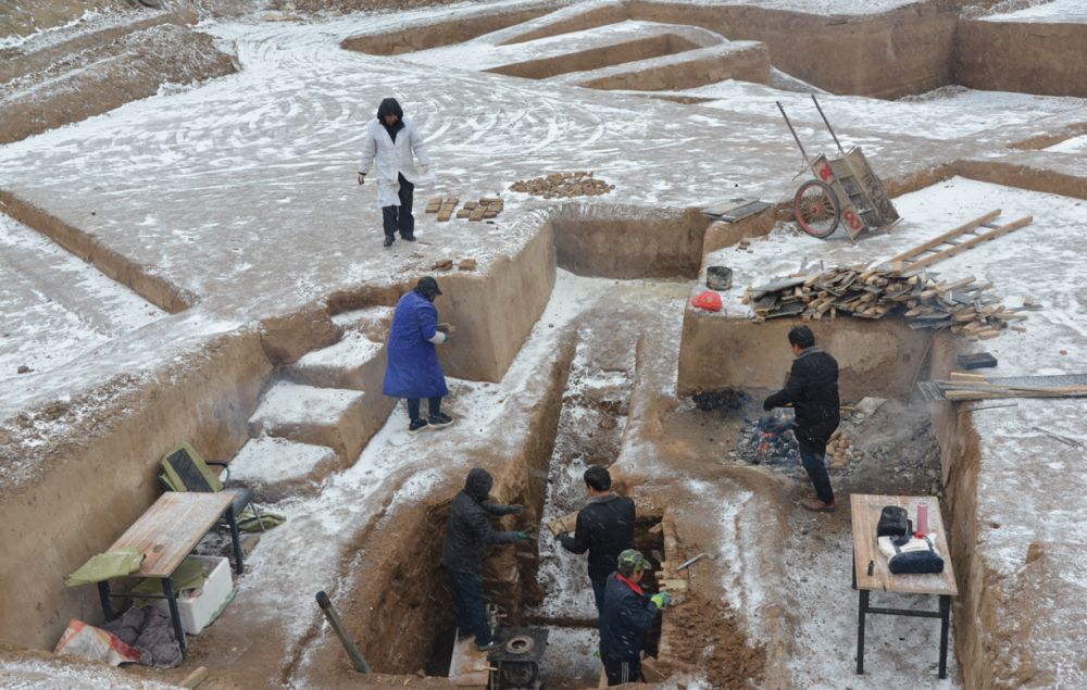 县文旅局局长李江胜现场指导工作宋代砖室墓内景中天幸福城遗址位于