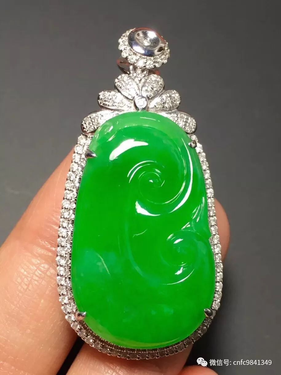 翡翠欣赏丨冰种正阳绿蛋面手镯31900元