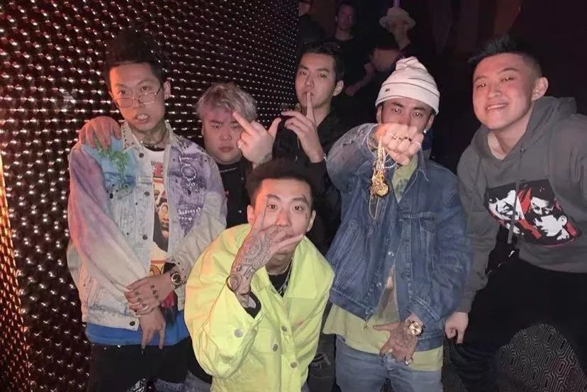 在国内举办的,有嘻哈音乐的音乐节,你都有可能看到不止一件更高兄弟的
