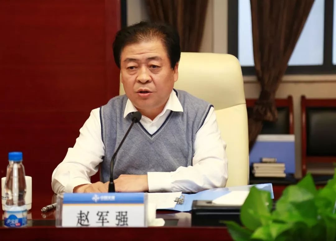 部长,人力资源部副总经理高剑宣读任职决定,郭主龙任中交路建党委书记