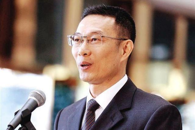 省政协委员,广东省职业病防治院副院长胡世杰表示,"10个上班族9个颈椎