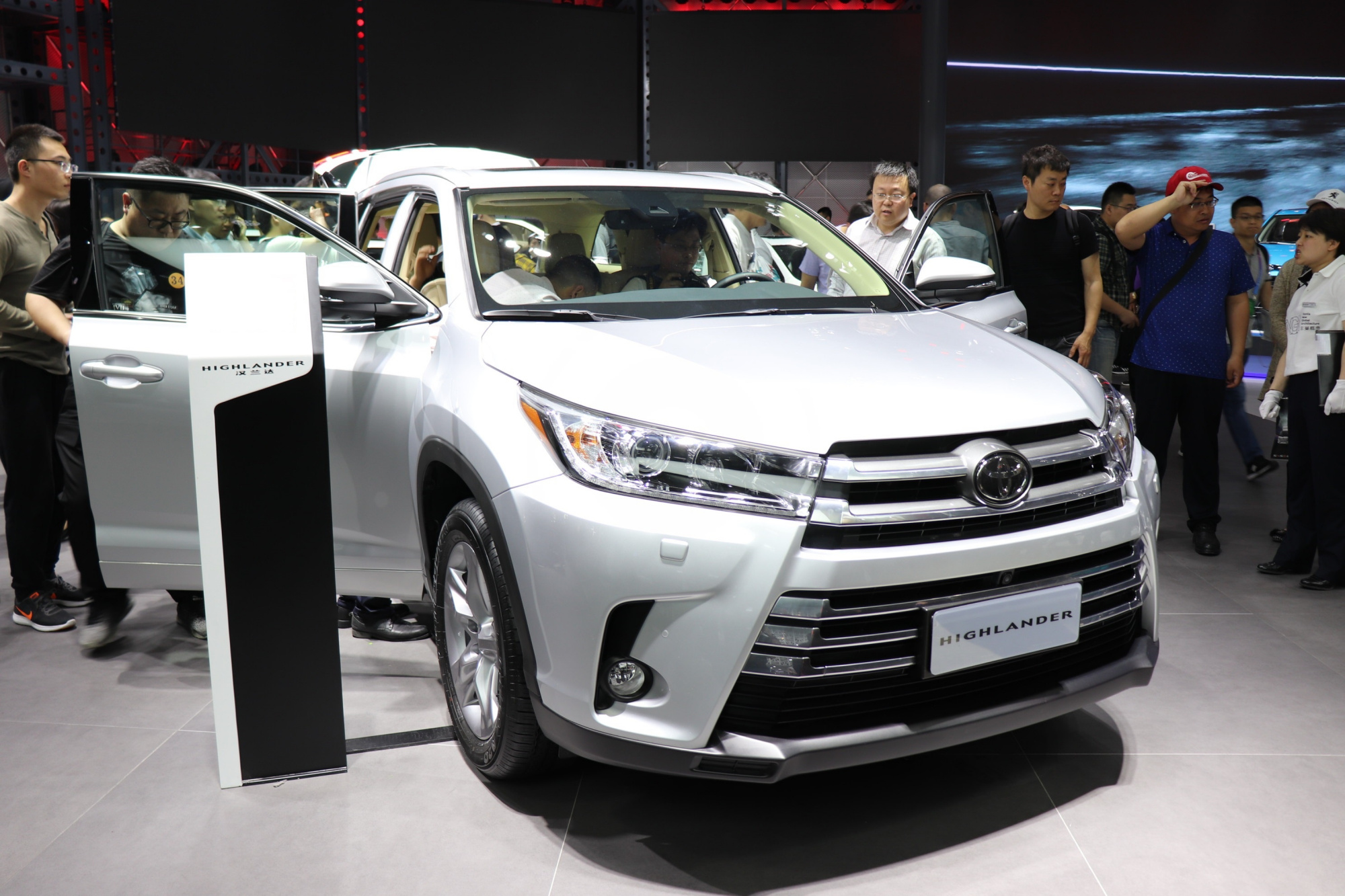 耐看耐用2588万的丰田汉兰达低配四驱版值得买吗