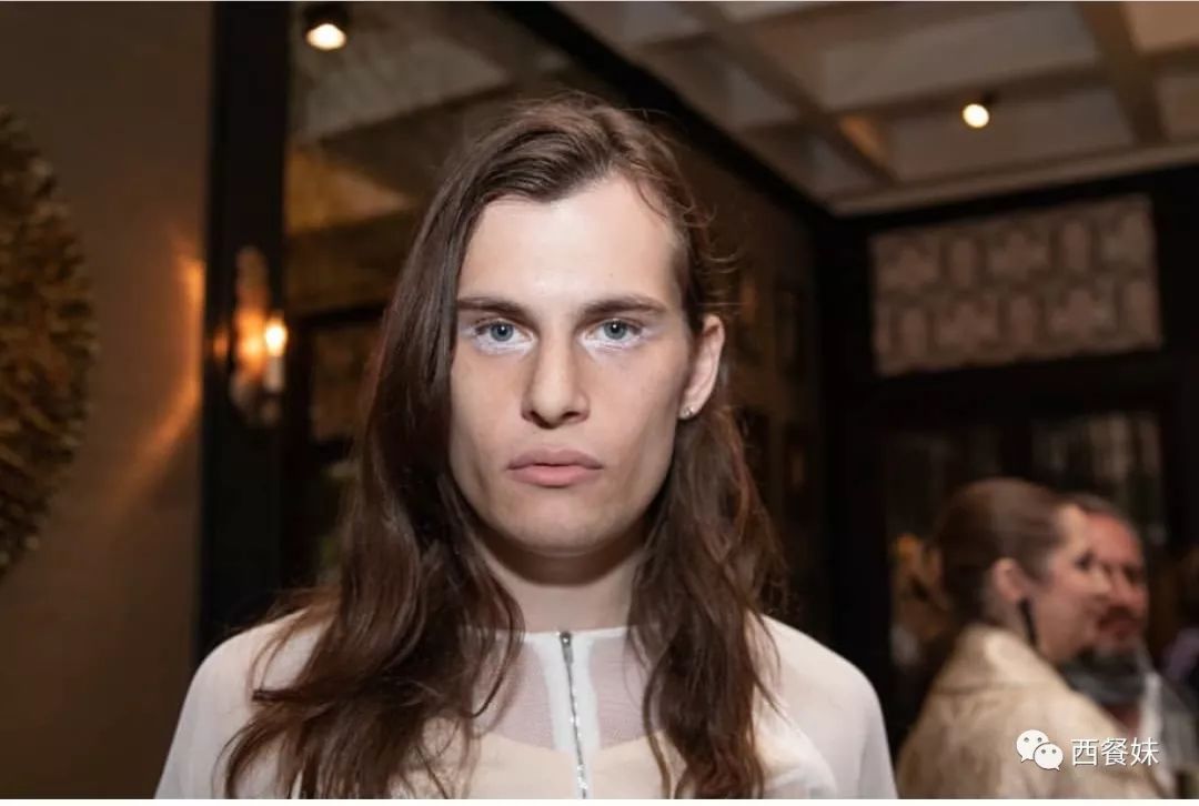 美国恐怖故事演员非男非女的他被证实死亡享年27岁