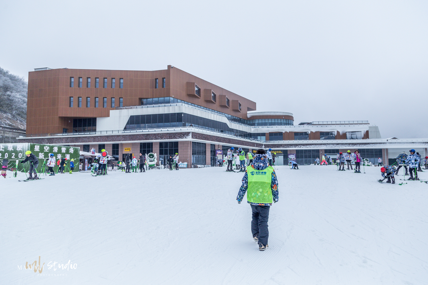 的人更是少之又少,但在云上草原星空滑雪场里,配备了超国内顶级雪具