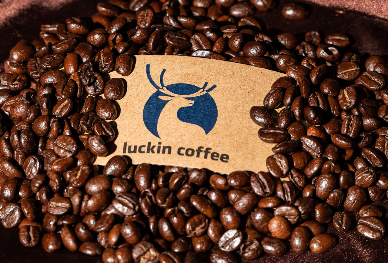 瑞幸咖啡股价翻倍市值破百亿美金烧钱烧出护城河