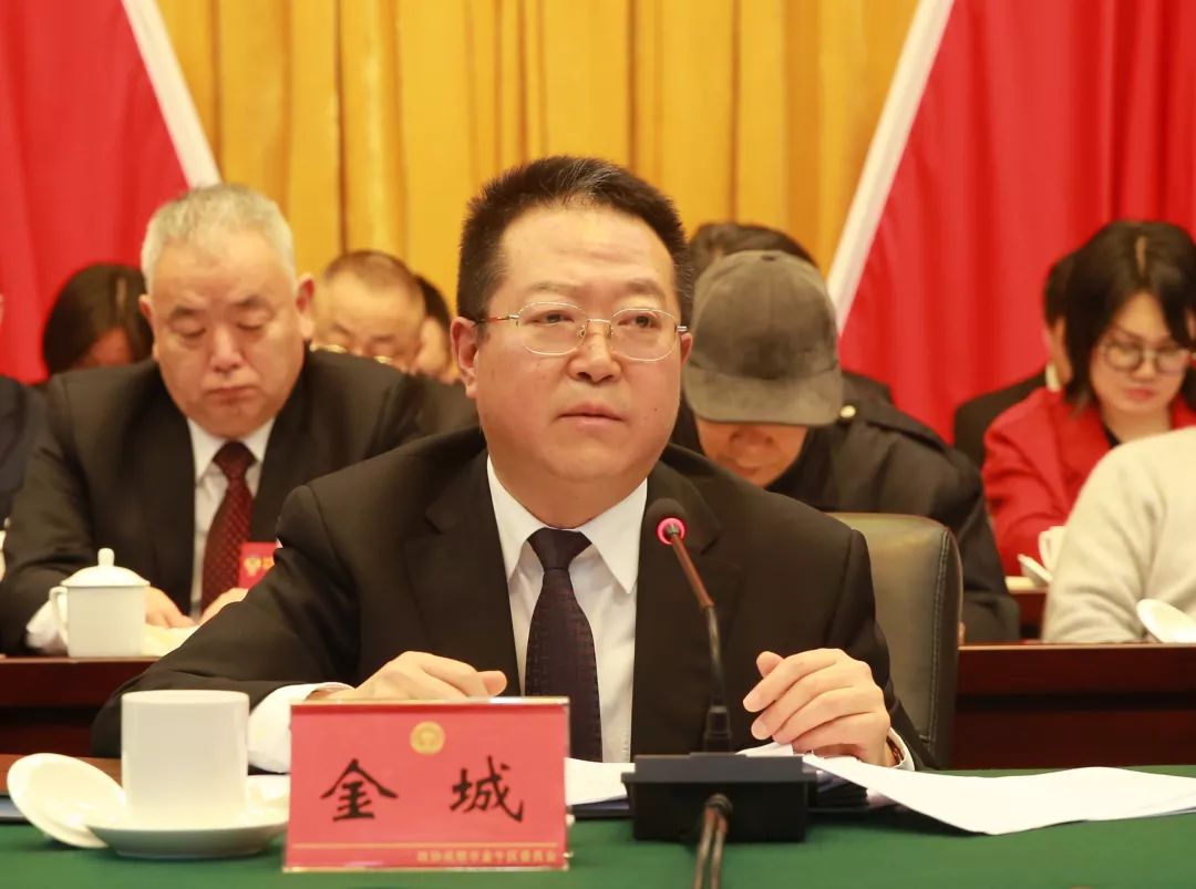 金牛区委书记金城区委副书记,区长周德强在会上作了关于《政府工作