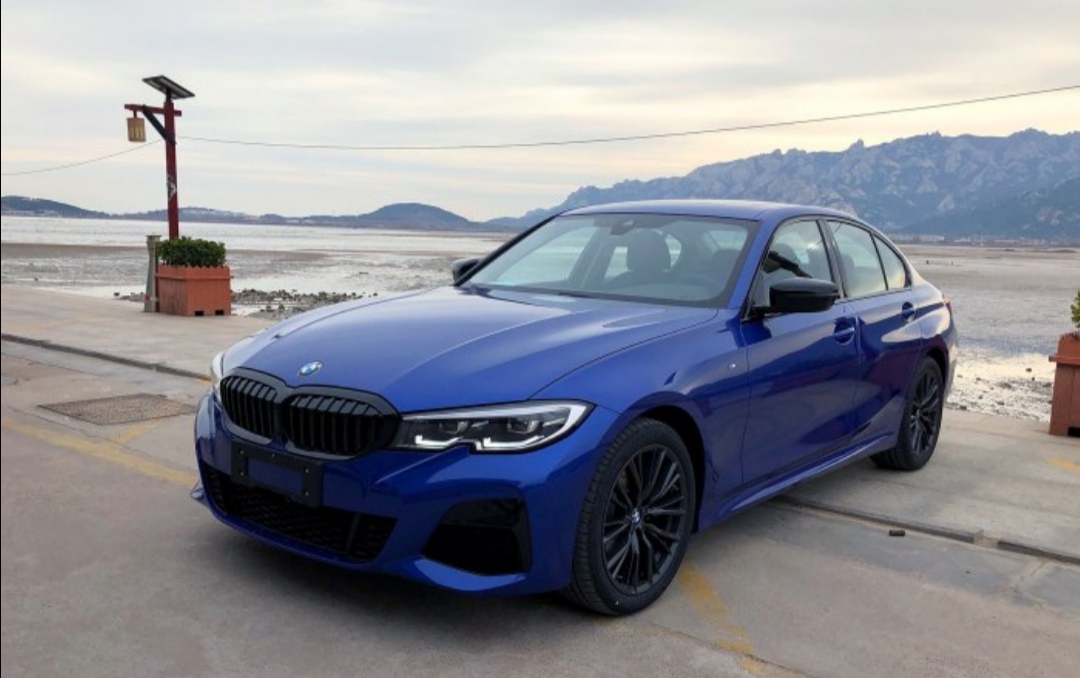 入手宝马三系325i运动曜夜版,分享用车感受,这价格没买贵吧