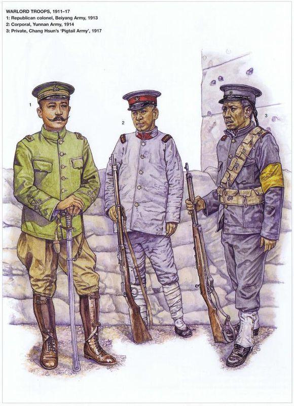 左:1911年的革命軍軍官;中:清軍士兵;右:清軍軍官