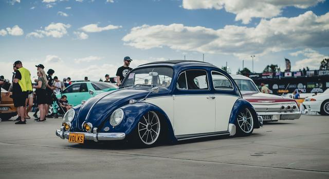 改装"蓝白"双拼色的1967款经典大众甲壳虫,浓郁的复古气息!