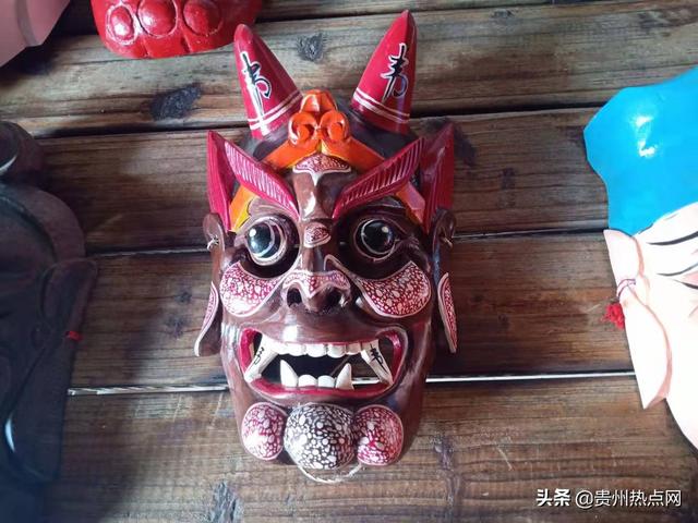 赐某开山斧一面,百家门上砍五瘟.……只有咱家年幼小,还在娘怀未知因.