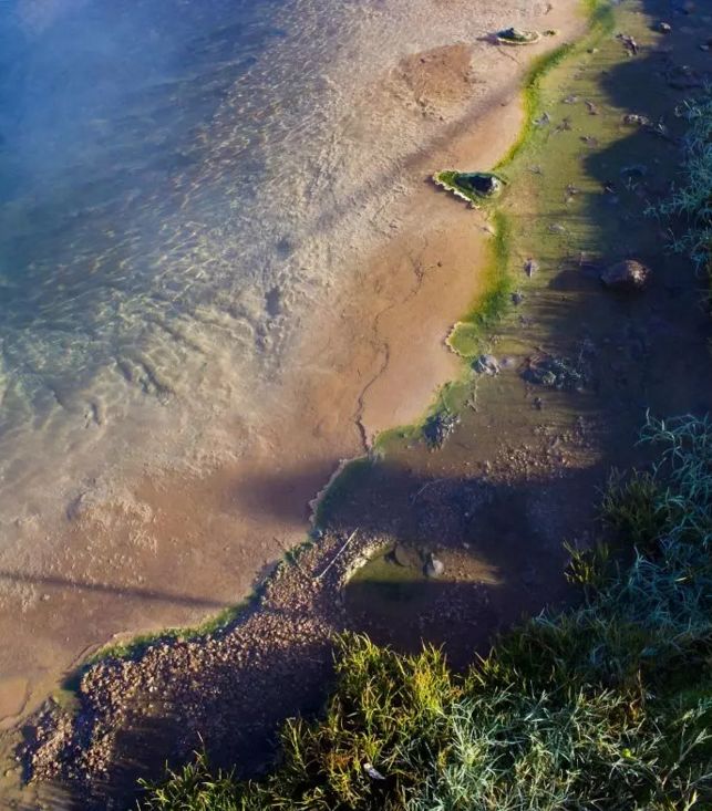 这是空旷的海边?