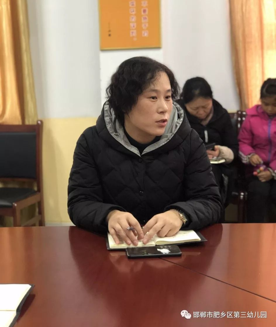 副园长柳晓红就本学期的教学工作进行总结.