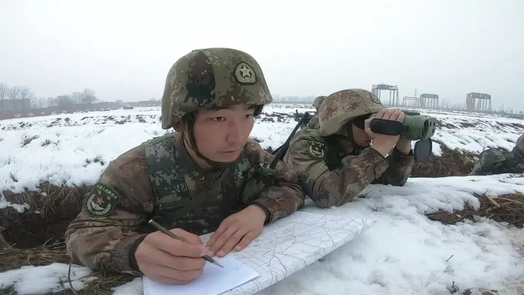 空中紧密连接的关键纽带,战术引导员专业要求官兵不但熟知突击步兵的