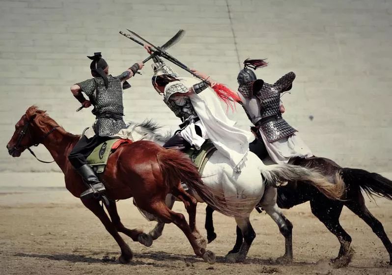 体验将士们驰骋沙场的英雄气概和王者风范让您切身感受古代骑兵雄伟的