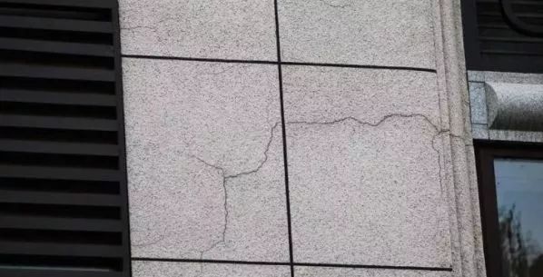 真石漆施工在漆面出现裂纹的前中后期我们能做点什么