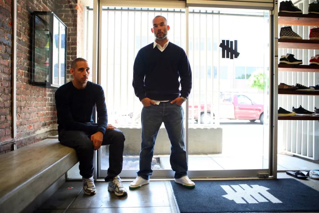 2002年,创始人james bond和eddi cruz于洛杉矶创立的undefeated,在最