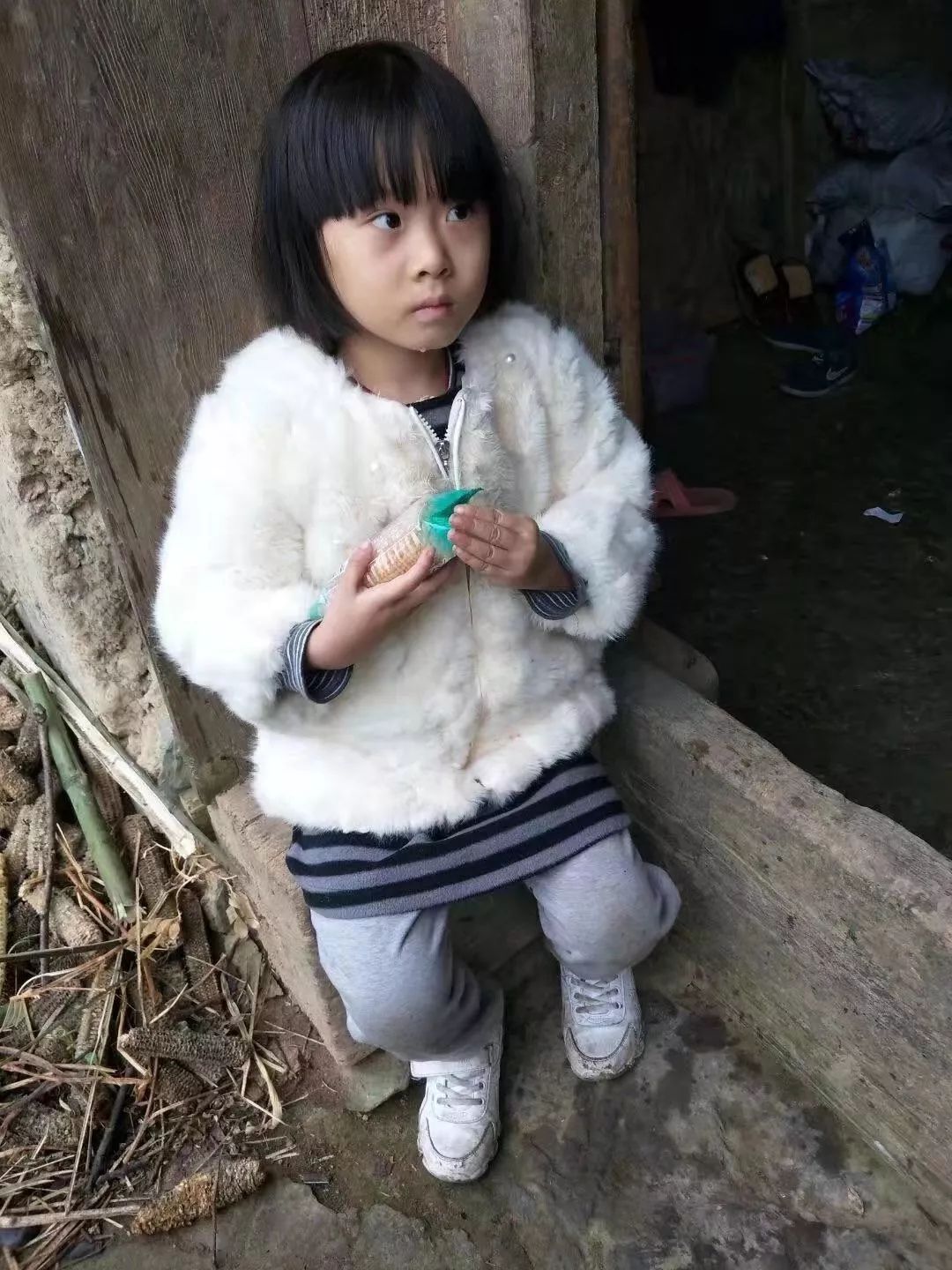 摆脱童养媳的命运却又生下重度自闭症女儿,单亲妈妈如何异地求生?