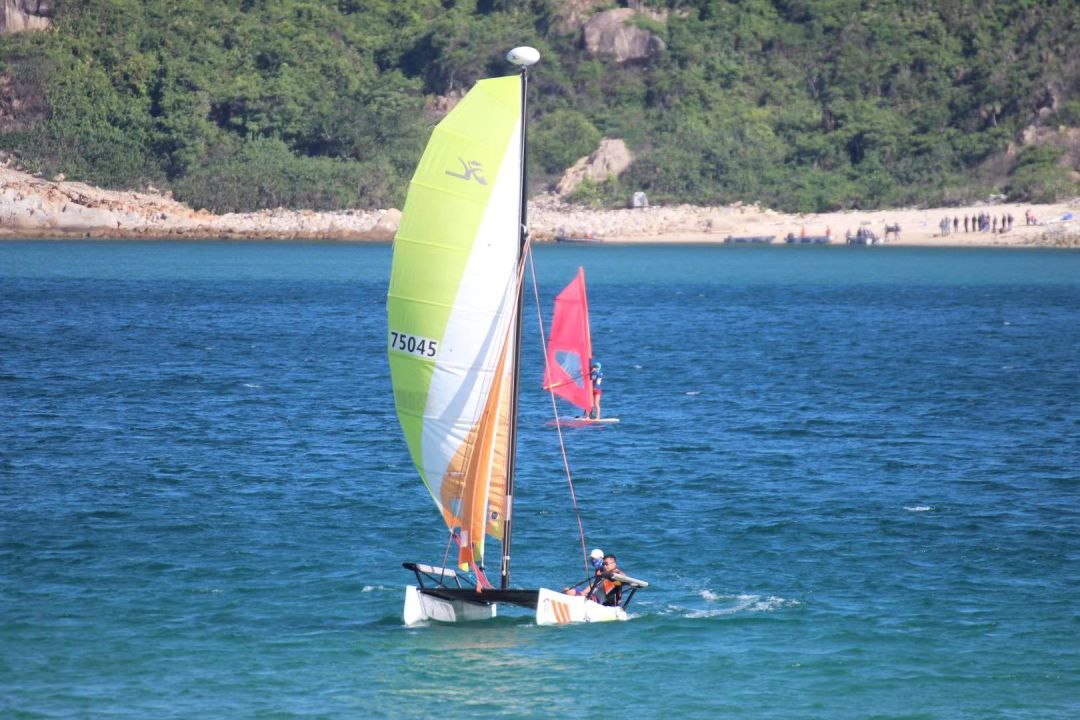 帆船长航:教练根据海况判断使用hobbie 帆船或龙骨帆船(3 小时)帆船