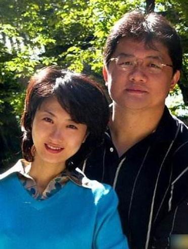 对于一直以来都在电视机上文质彬彬的男人,谁也不敢相信,而张斌也从未