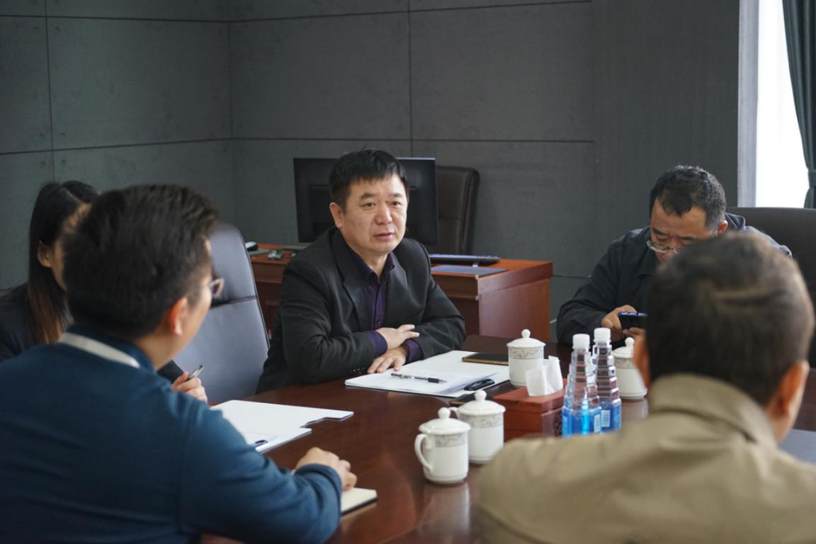 山东兴创董事魏倩倩向聊城国泰董事长汪华岭的来访表示诚挚的欢迎,并