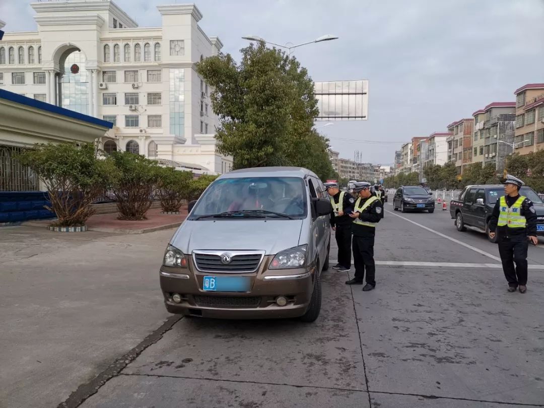 回家的路有我們守護—平安春運,尋烏交警同行!_尋烏縣