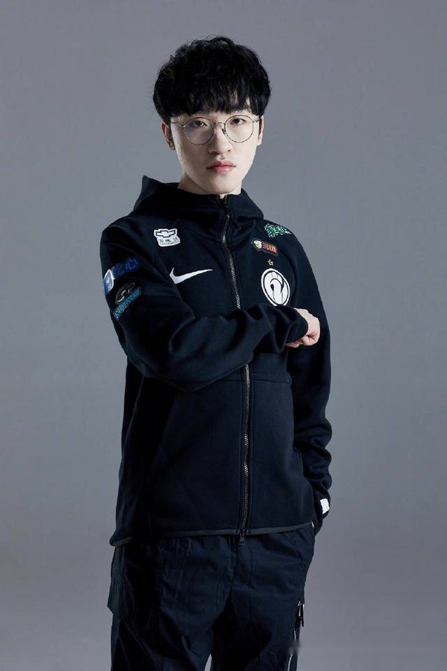 ig战队定妆照发布:三名新人正式上线_ning