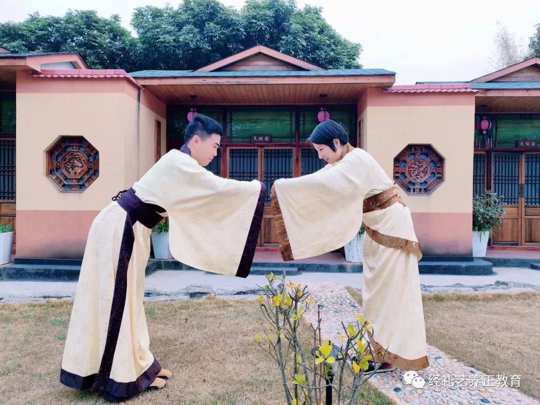 礼仪的义理分享,经典诵读到礼仪的实操练习,从基本的坐,站,走到揖让礼