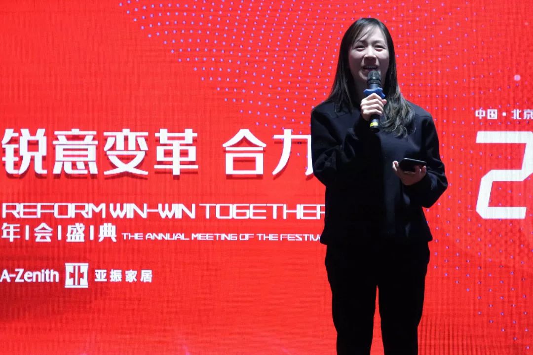 年会开始,主持人隆重登场今年春节来的很早,北京亚振团队早已做好了