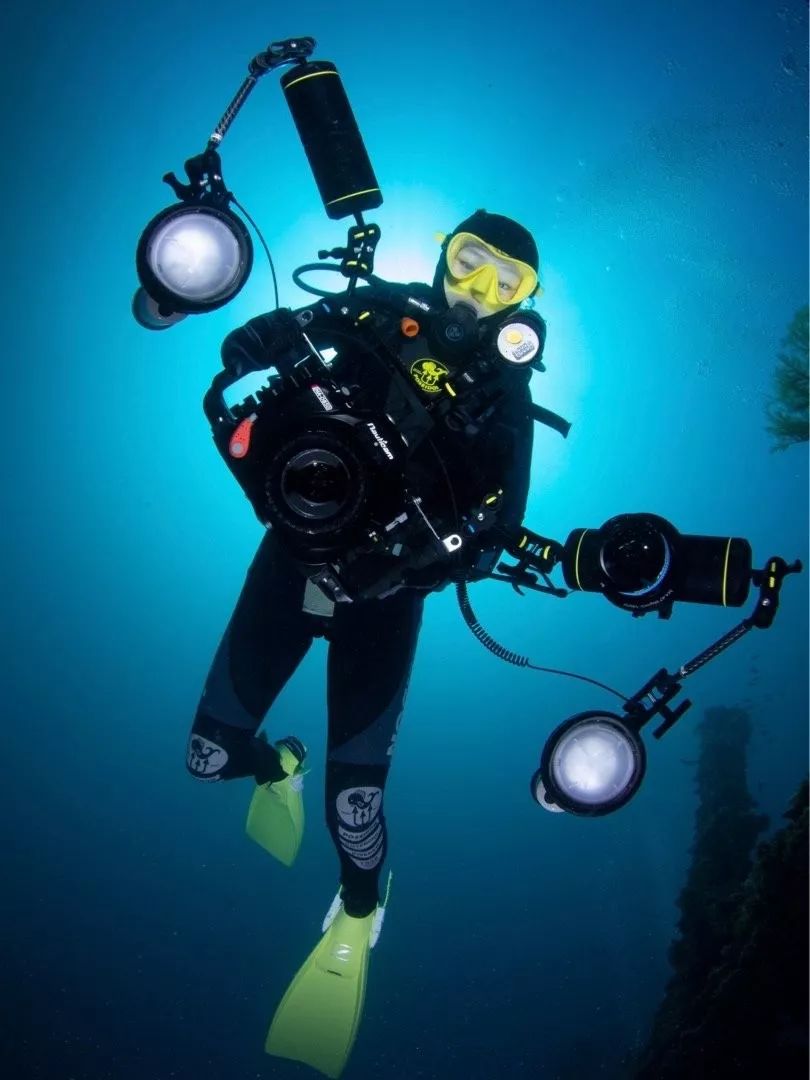 黑夜潜入深海,95后女孩与浮游生物做朋友