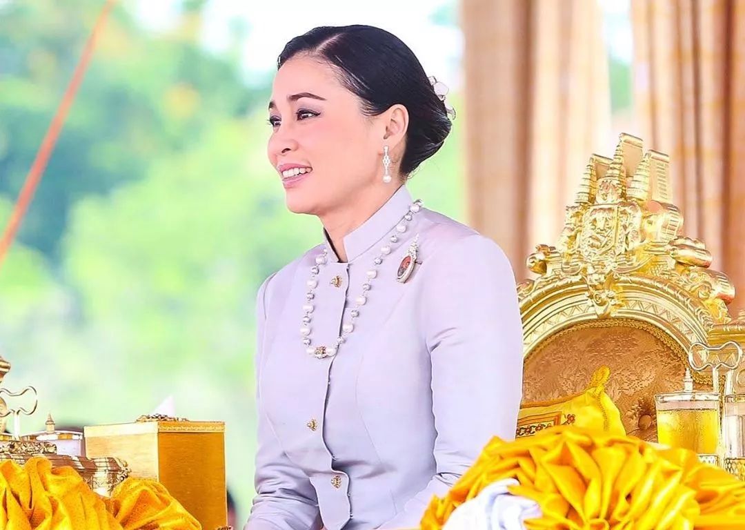 67全世界最难的职业,可能就是泰国王后了……_苏提达