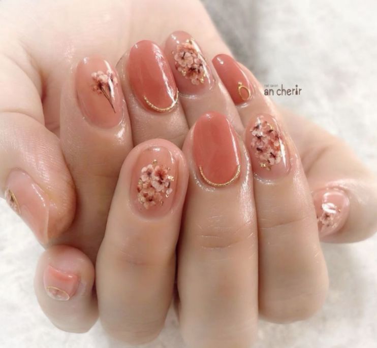 10款新年美甲款式日系干花优雅显白有节日感却不显俗气