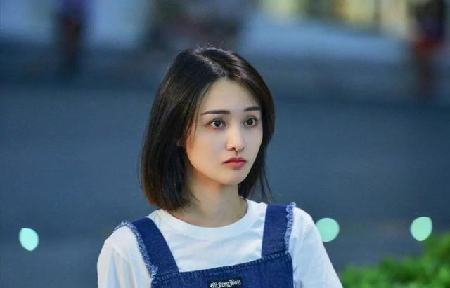 其实前几年郑爽和和颂就谈过合作,那时郑爽不是很满意和颂开的条件,这