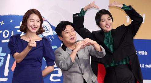 李秀根被老婆喊大叔苦追小12岁娇妻半年曾花3亿用于非法赌博